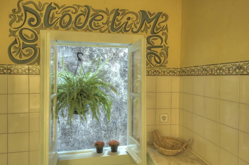 Stay Local In Alfama! Alice Central Home, Near River Lisbon Exterior photo