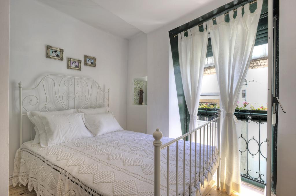 Stay Local In Alfama! Alice Central Home, Near River Lisbon Exterior photo