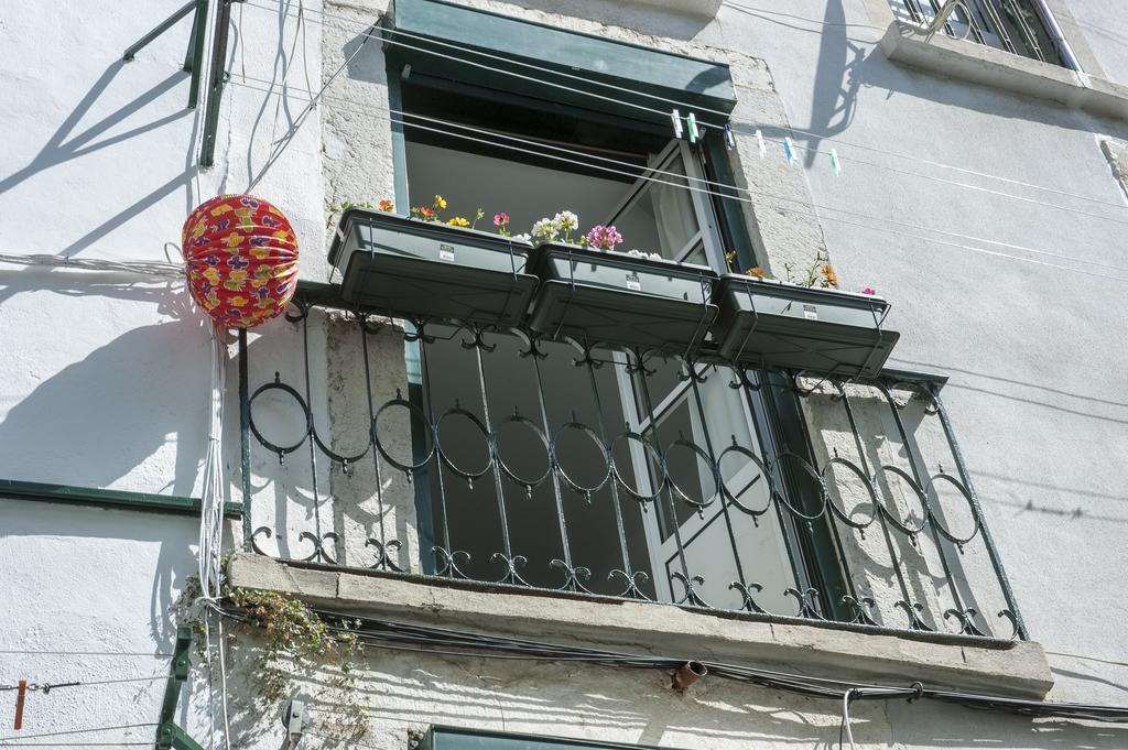 Stay Local In Alfama! Alice Central Home, Near River Lisbon Exterior photo