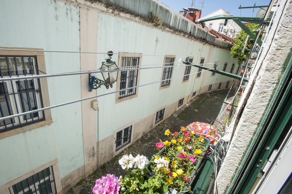Stay Local In Alfama! Alice Central Home, Near River Lisbon Exterior photo